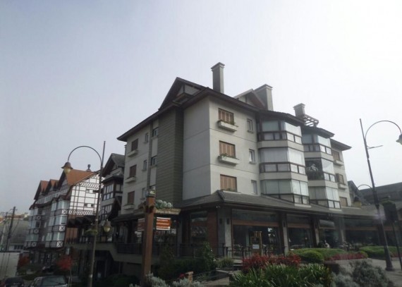 Apartamento, no bairro Centro em Gramado