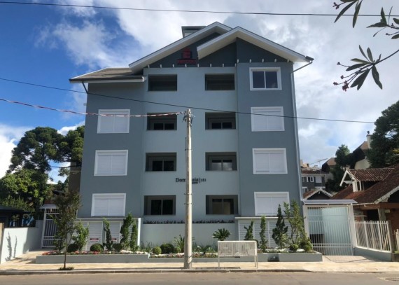 Apartamento, no bairro Centro em Canela