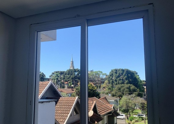 Apartamento, no bairro Centro em Canela