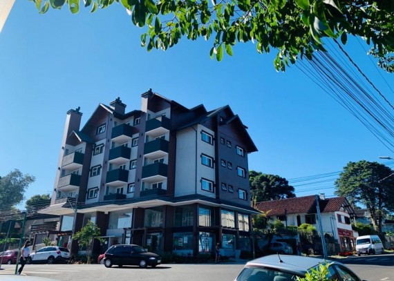 Apartamento, no bairro Centro em Canela