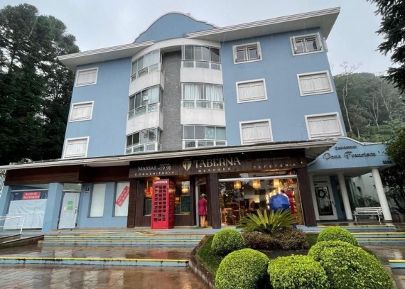 Apartamento, no bairro Centro em Gramado