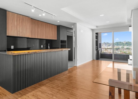 Apartamento, no bairro Centro em Canela