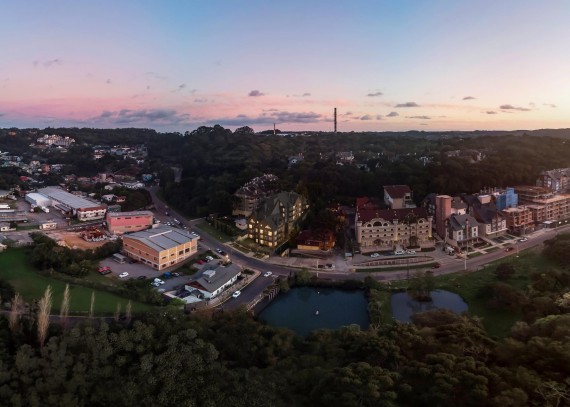 Apartamento, no bairro Centro em Gramado