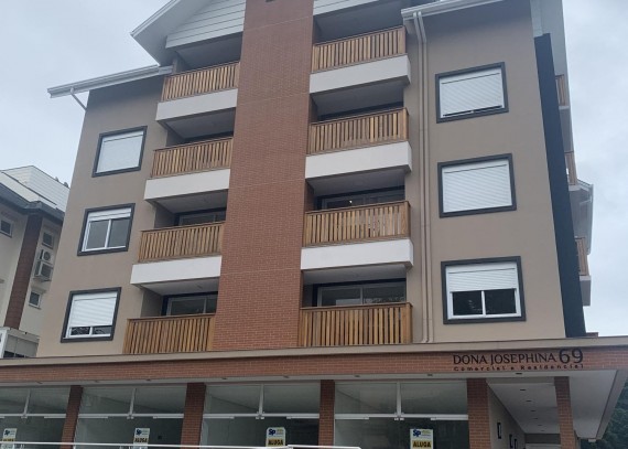 Apartamento, no bairro Centro em Canela