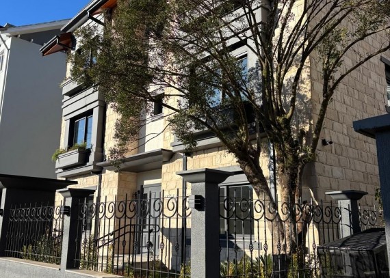 Apartamento, no bairro Centro em Canela