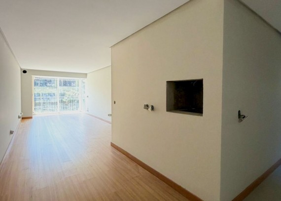 Apartamento, no bairro Centro em Canela