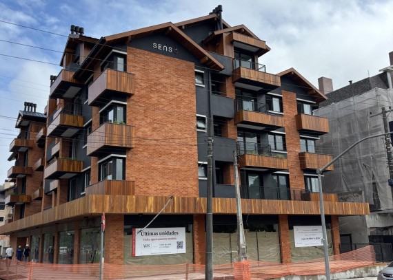 Apartamento, no bairro Centro em Canela