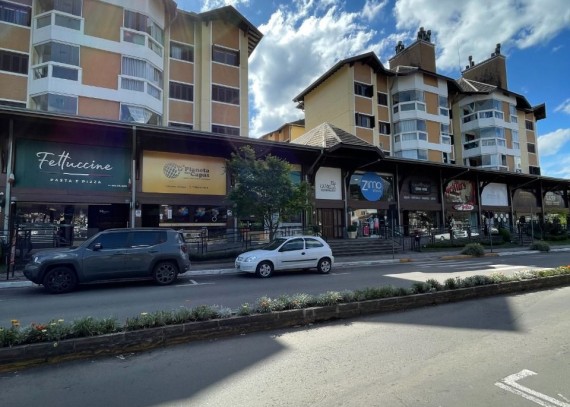 Apartamento, no bairro Centro em Canela