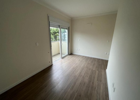 Apartamento, no bairro Centro em Canela