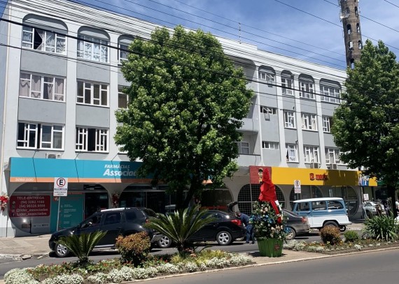 Apartamento, no bairro Centro em Canela