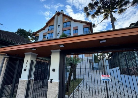 Apartamento, no bairro Centro em Canela