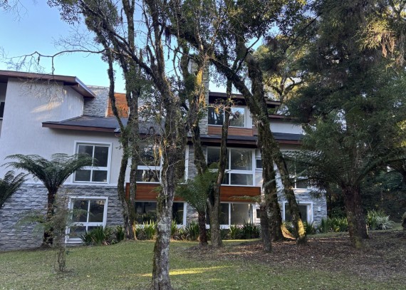 Apartamento, no bairro Centro em Canela