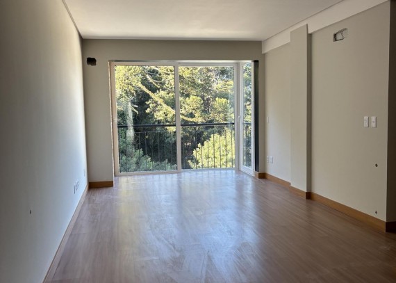 Apartamento, no bairro Centro em Canela