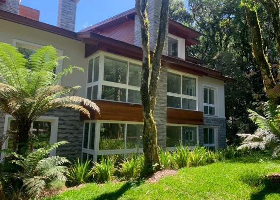 Apartamento, no bairro Centro em Canela