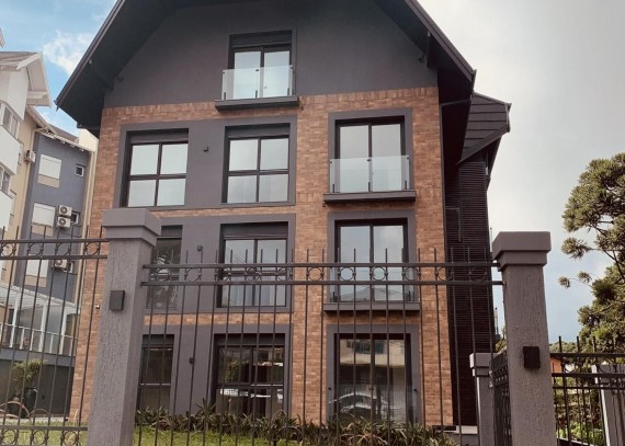 Apartamento, no bairro Centro em Canela