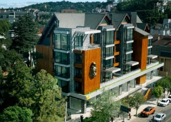 Apartamento, no bairro Centro em Gramado