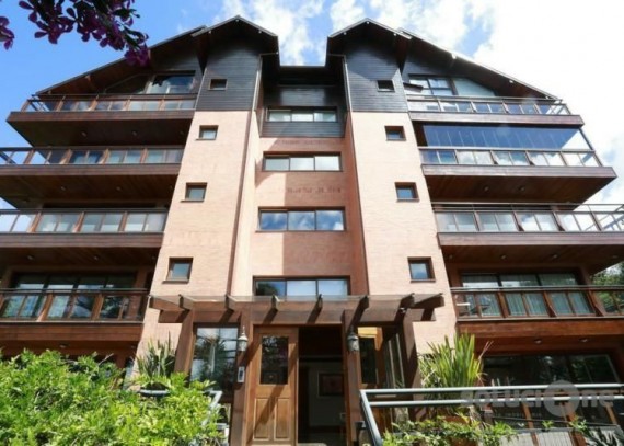 Apartamento, no bairro Centro em Gramado